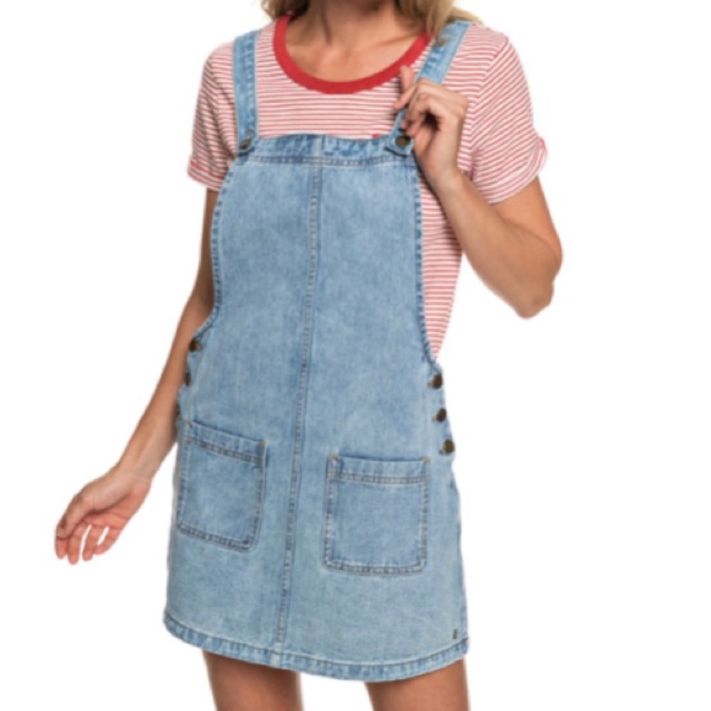 ⭐️HP🎉 Roxy Love To Travel Denim Dungaree Dress
